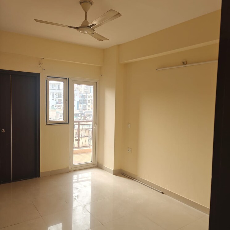 Room, amrapali-royal 3 Bedroom 1800 Sq.Ft. Apartment In Vaibhav Khand Ghaziabad 9834418