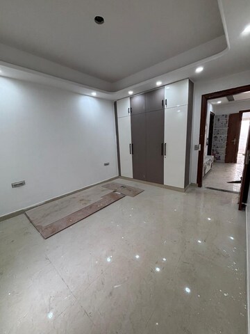 Room in 3 BHK Builder Floor at Sector 46 – for Rent