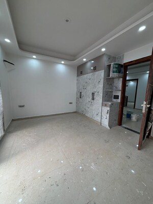 Room in 3 BHK Builder Floor at Sector 46 – for Rent