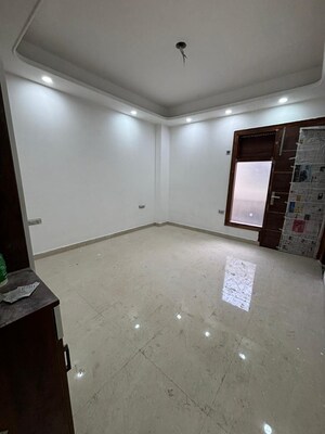 Room in 3 BHK Builder Floor at Sector 46 – for Rent