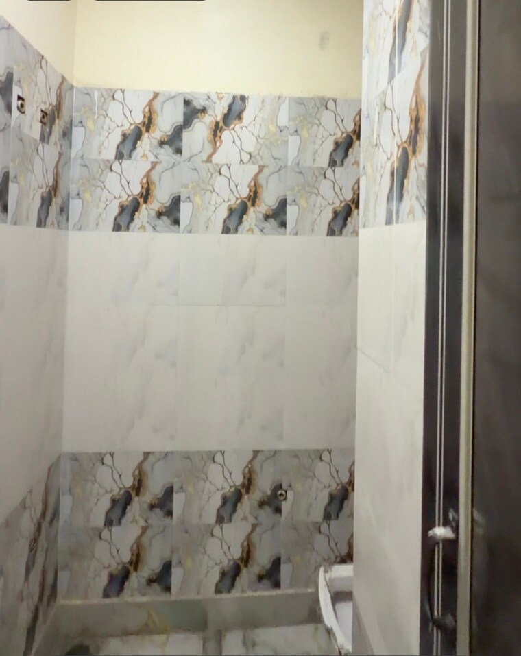 Bathroom, kamalpur 2 Bedroom 50 Sq.Yd. Builder Floor In Kamalpur Delhi 9834498