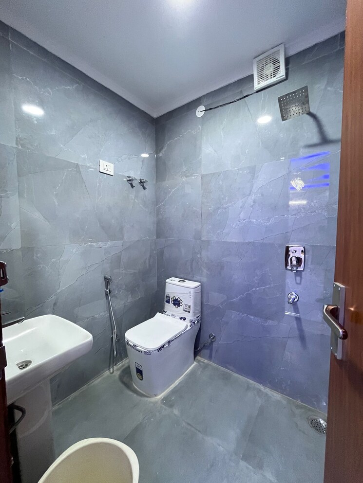 Bathroom, panchsheel vihar 2 Bedroom 1355 Sq.Ft. Builder Floor In Panchsheel Vihar Delhi 9835742