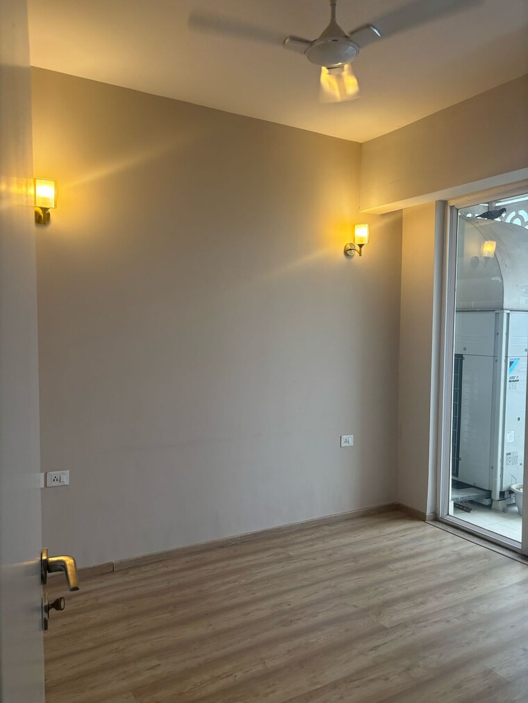 Room, dlf-ultima-phase-ii 3 Bedroom 2100 Sq.Ft. Apartment In Sector 81 Gurgaon 9835574