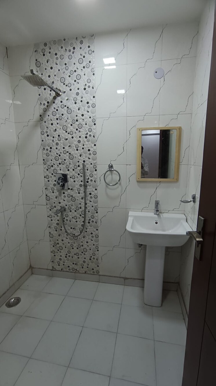 Bathroom, vatika-city 3 Bedroom 1566 Sq.Ft. Apartment In Sector 49 Gurgaon 9835900