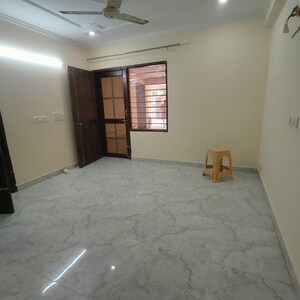 Room in 3 BHK Apartment at Unitech Fresco, Sector 50 – for Rent