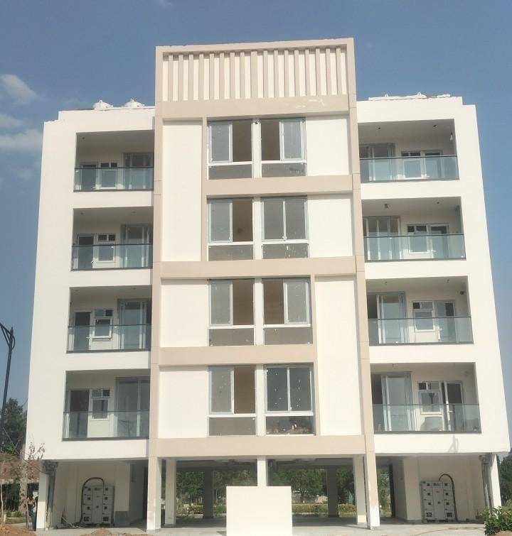 3.5 BHK + Pooja Room,Servant Room 250 Sq.Yd. Builder Floor in Ansal API Esencia