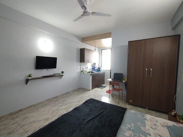 Bedroom, safdarjung enclave 3 Bedroom 560 Sq.Yd. Apartment In Safdarjung Enclave Delhi 9835973