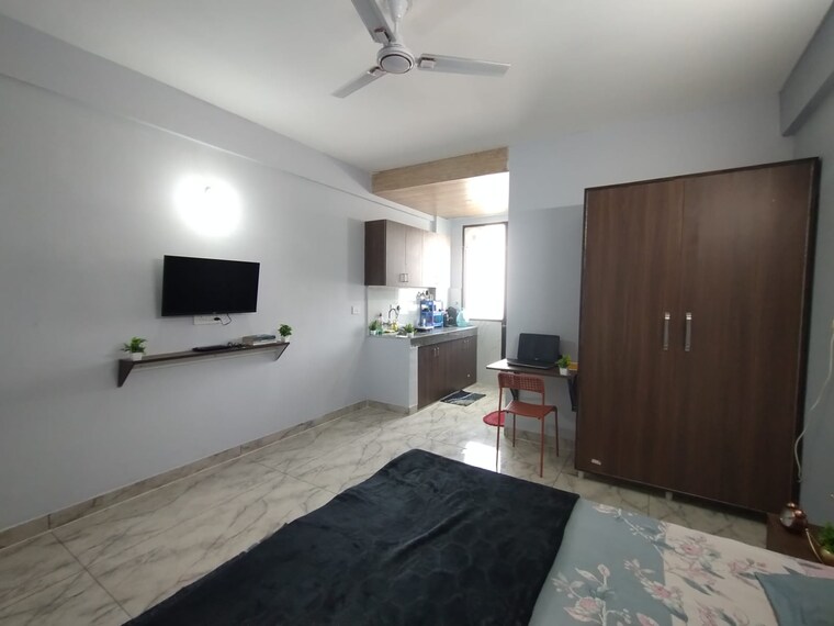 Bedroom, safdarjung enclave 3 Bedroom 560 Sq.Yd. Apartment In Safdarjung Enclave Delhi 9835973