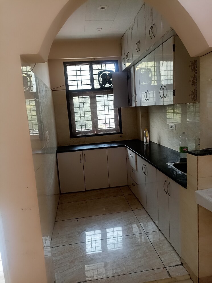 Kitchen, safdarjung enclave 3 Bedroom 560 Sq.Yd. Apartment In Safdarjung Enclave Delhi 9835973