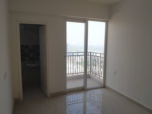 Room in 2.5 BHK Apartment at Signature Global Golf Greens, Sector 79 – for Sale