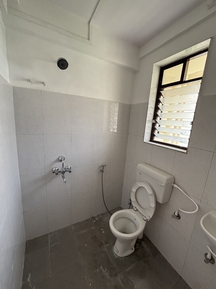 Bathroom, rutu-city 2 Bedroom 700 Sq.Ft. Apartment In Thane West Thane 9835971