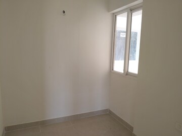 Room in 2.5 BHK Apartment at Signature Global Golf Greens, Sector 79 – for Sale