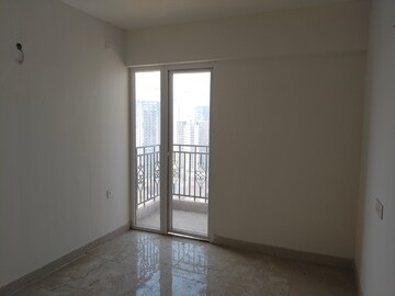 Room in 2.5 BHK Apartment at Signature Global Golf Greens, Sector 79 – for Sale