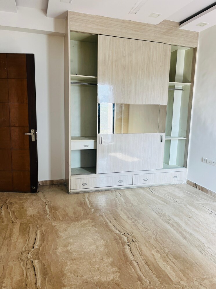 Room, uppal-southend 4 Bedroom 2150 Sq.Ft. Builder Floor In Sector 49 Gurgaon 9836137