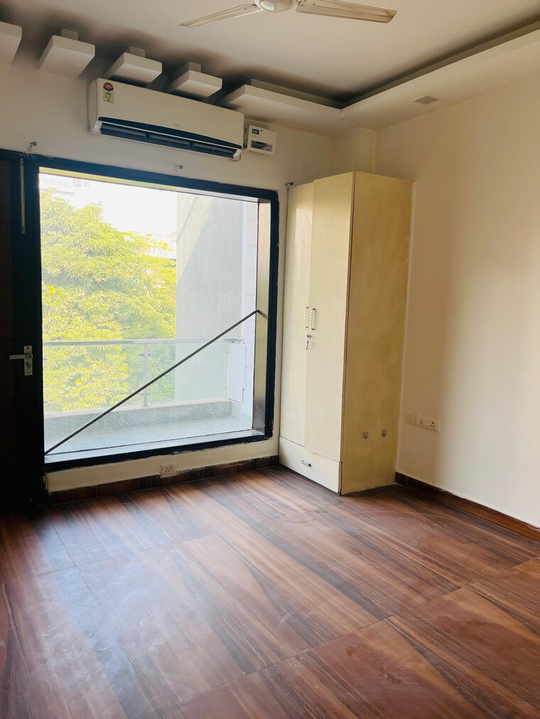 Room, uppal-southend 4 Bedroom 2150 Sq.Ft. Builder Floor In Sector 49 Gurgaon 9836137