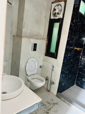 Bathroom in 4 BHK Builder Floor at Uppal Southend, Sector 49 – for Rent