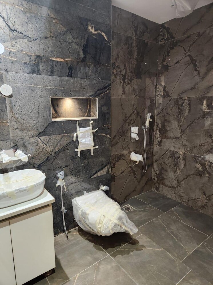 Bathroom, unitech-south-city-1 4 Bedroom 4200 Sq.Ft. Builder Floor In South City 1 Gurgaon 9836250