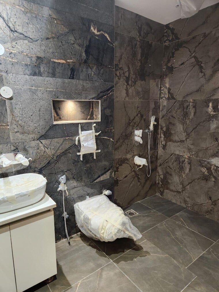 Bathroom, unitech-south-city-1 4 Bedroom 4200 Sq.Ft. Builder Floor In South City 1 Gurgaon 9836250