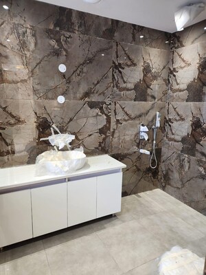 Balcony in 4 BHK Builder Floor at Unitech South City 1, South City 1 – for Rent