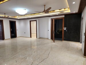 Bedroom in 4 BHK Builder Floor at Unitech South City 1, South City 1 – for Rent