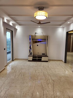 Bedroom in 4 BHK Builder Floor at Unitech South City 1, South City 1 – for Rent