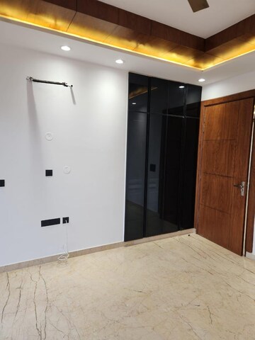 Room in 4 BHK Builder Floor at Unitech South City 1, South City 1 – for Rent