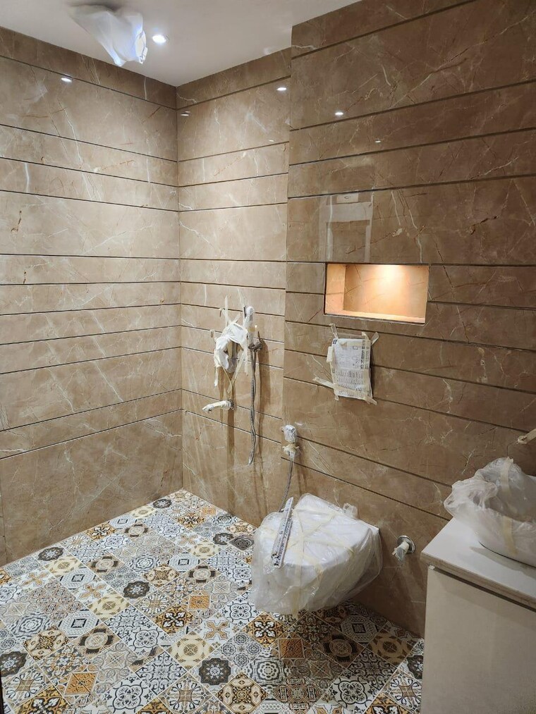 Bathroom, unitech-south-city-1 4 Bedroom 4200 Sq.Ft. Builder Floor In South City 1 Gurgaon 9836250