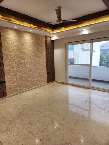 Room in 4 BHK Builder Floor at Unitech South City 1, South City 1 – for Rent