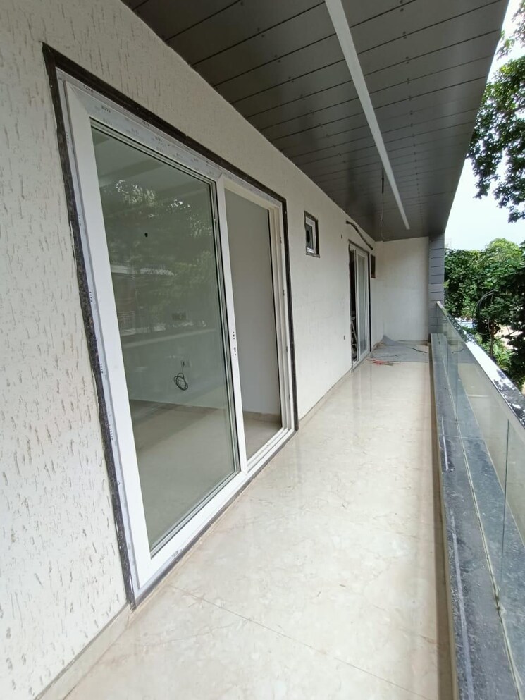 Balcony, sector 7 3 Bedroom 250 Sq.Yd. Builder Floor In Sector 7 Gurgaon 9836359