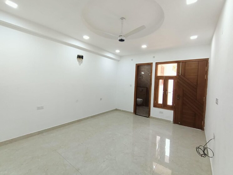 Room, sector 7 3 Bedroom 250 Sq.Yd. Builder Floor In Sector 7 Gurgaon 9836359