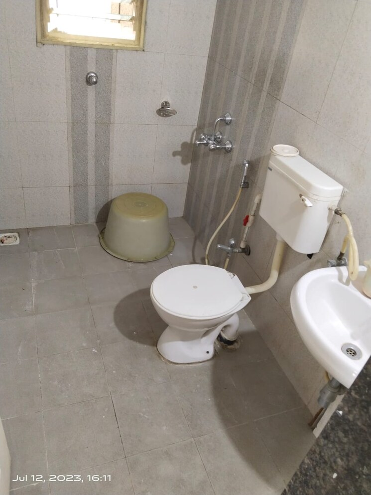 Bathroom, kunal-crimson 3 Bedroom 1500 Sq.Ft. Apartment In Aundh Pune 9838036
