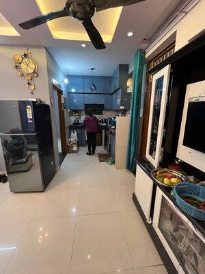 Team Area in 3 BHK Builder Floor at Mahavir Enclave 1 – for Sale