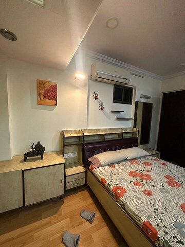 Bedroom in 3 BHK Apartment at Santacruz West – for Rent