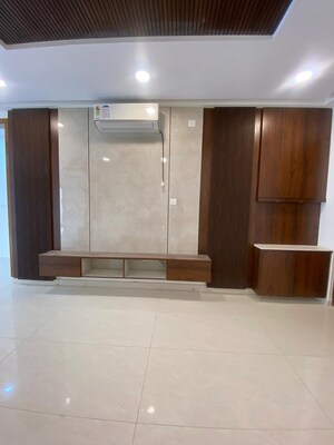 Room in 4 BHK Apartment at Prestige Beverly Hills, Kokapet – for Rent