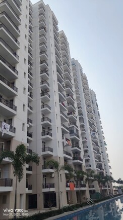 3 BHK + Servant Room Apartment For Sale in Omaxe R2