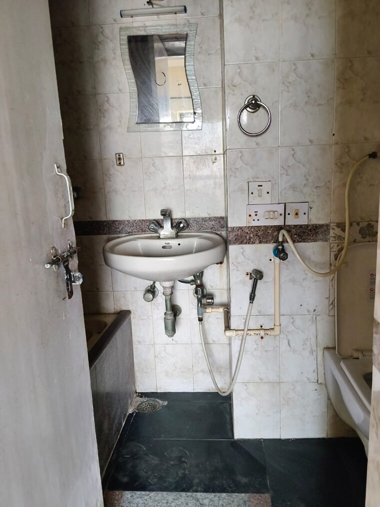 Bathroom, aarey colony 1 Bedroom 510 Sq.Ft. Apartment In Aarey Colony Mumbai 9838086