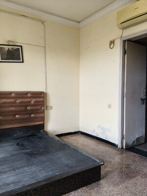 Room in 1 BHK Apartment at Aarey Colony – for Rent