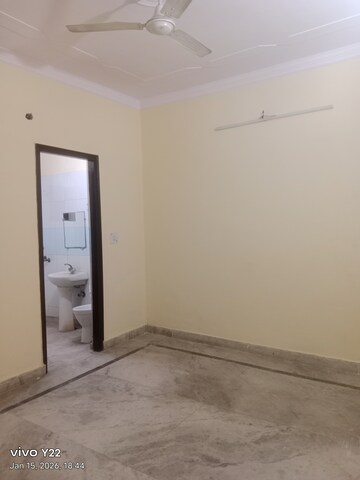Room in 3 BHK Builder Floor at Sector 35 – for Rent