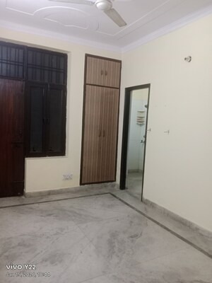 Room in 3 BHK Builder Floor at Sector 35 – for Rent