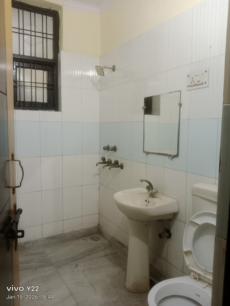 Bathroom, sector 35 3 Bedroom 1500 Sq.Ft. Builder Floor In Sector 35 Faridabad 9838080