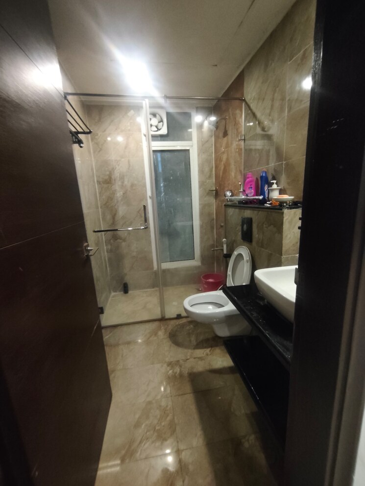Bathroom, mahagun-mezzaria 3 Bedroom 3020 Sq.Ft. Apartment In Sector 78 Noida 9838082