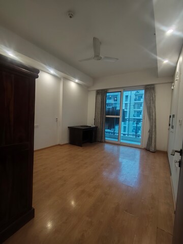 Room in 3 BHK Apartment at Mahagun Mezzaria, Sector 78 – for Rent