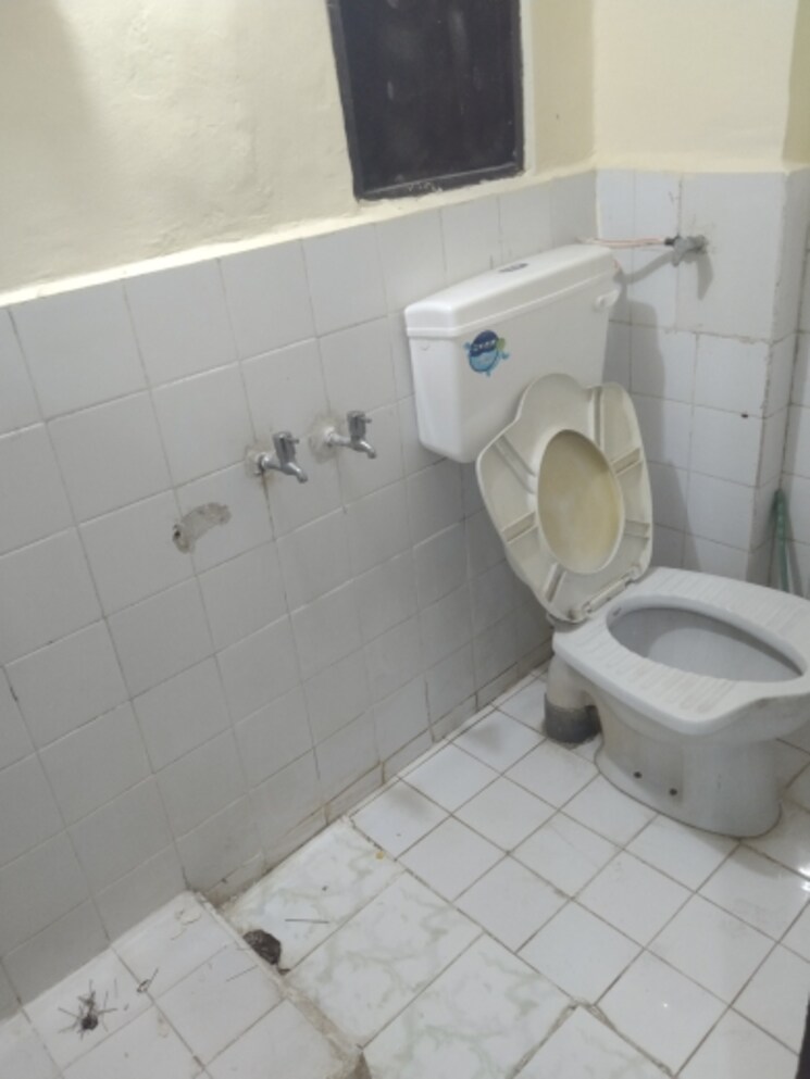 Bathroom, gokhalenagar 1 Bedroom 600 Sq.Ft. Apartment In Gokhalenagar Pune 9840184