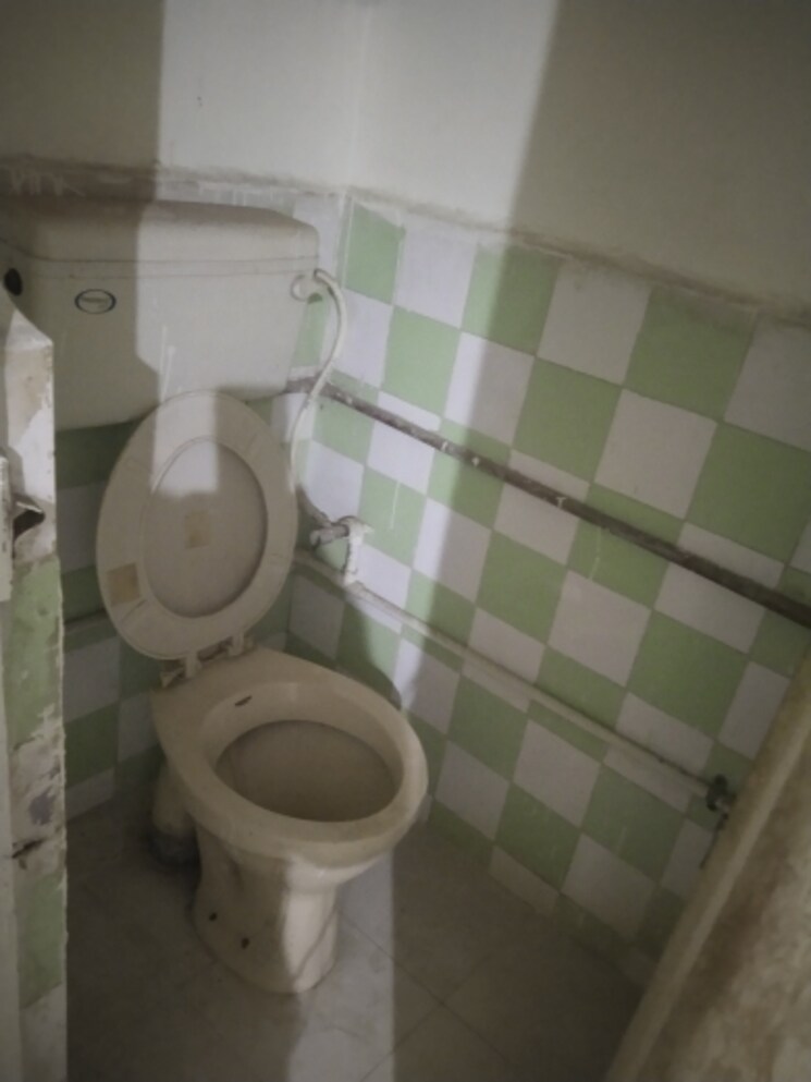 Bathroom, mig-colony-gokhalenagar 2 Bedroom 1000 Sq.Ft. Apartment In Gokhalenagar Pune 9840192