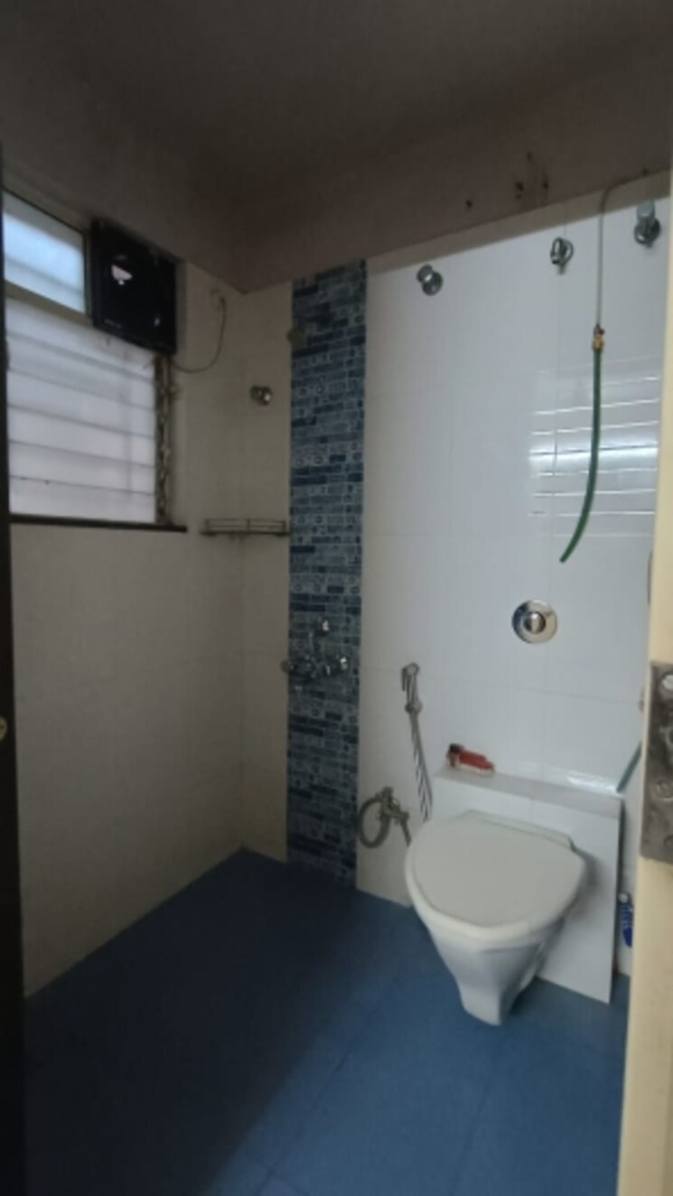 Bathroom, tulshibaugwale-colony 2 Bedroom 850 Sq.Ft. Apartment In Sahakar Nagar Pune 9840328
