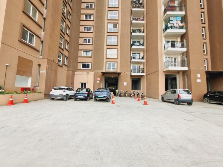  Parking, pashmina-waterfront 3 Bedroom 1900 Sq.Ft. Apartment In Old Madras Road Bangalore 9840379