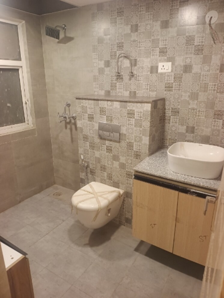 Master Bedroom, nimbus-the-express-park-view-ii 3 Bedroom 1632 Sq.Ft. Apartment In Chi V Greater Noida Greater Noida 9840771