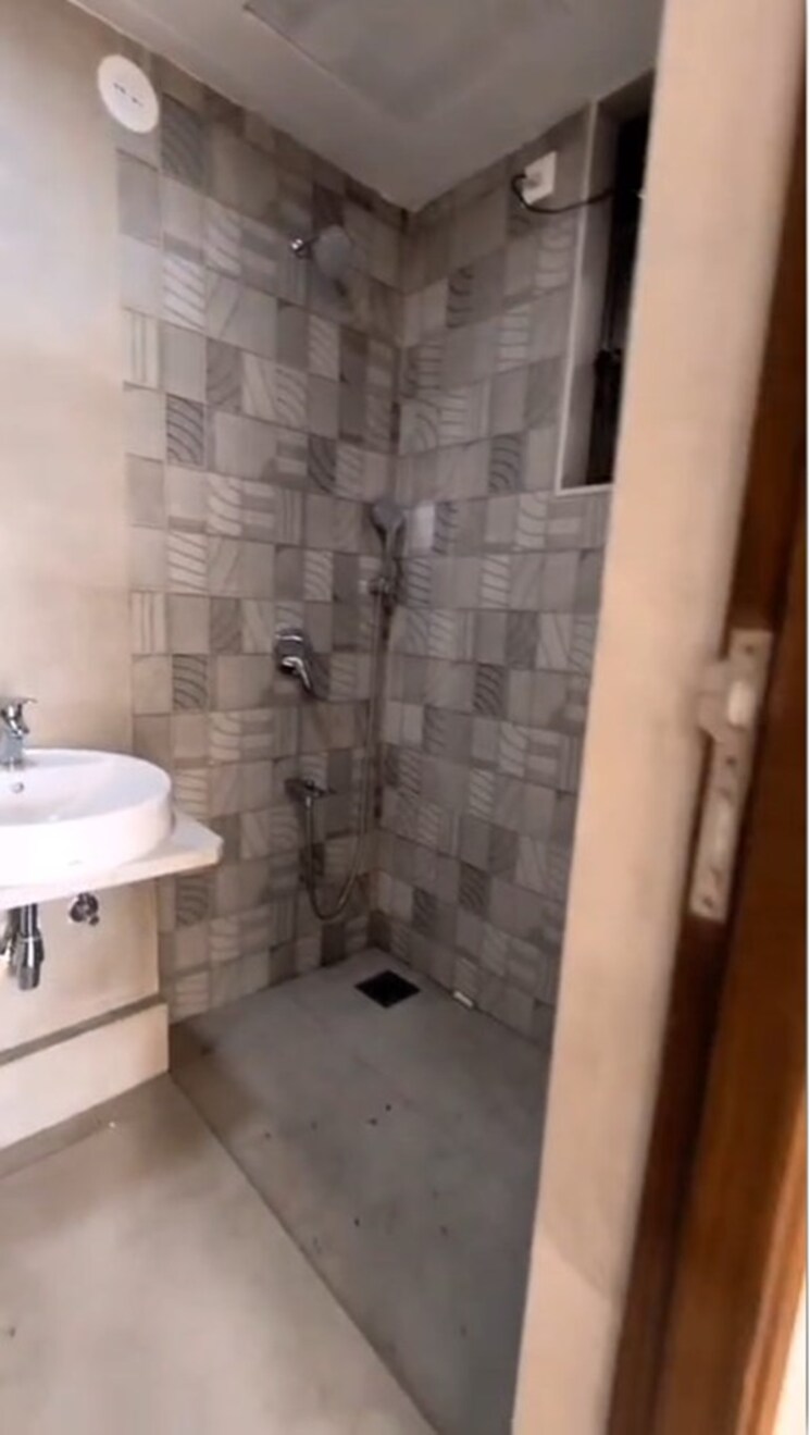 Bathroom, hubtown-seasons 3 Bedroom 1300 Sq.Ft. Apartment In Chembur Mumbai 9841557