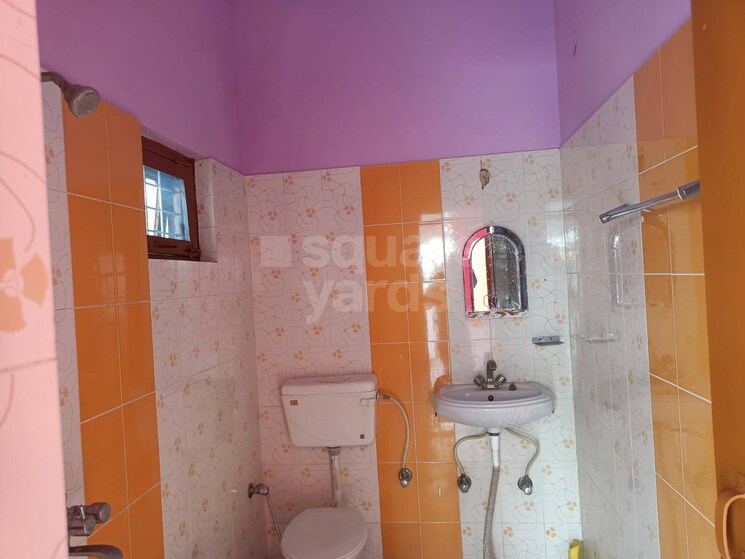 Bathroom, shimla bypass road 4 Bedroom 338 Sq.Yd. Independent House In Shimla Bypass Road Dehradun 9843110