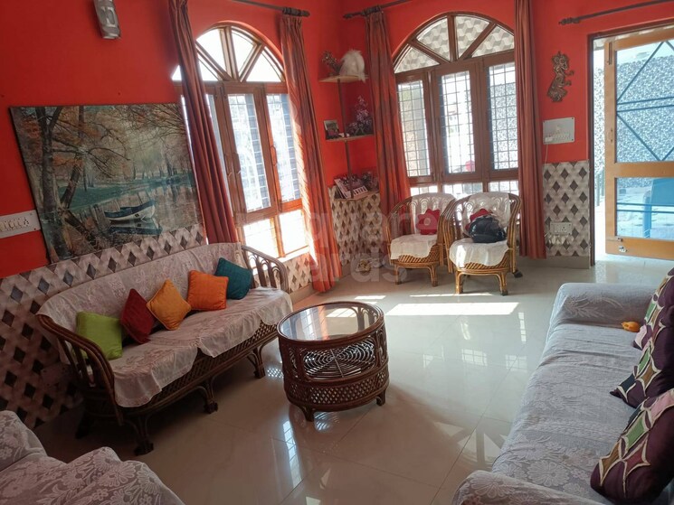 Living Room, shimla bypass road 4 Bedroom 338 Sq.Yd. Independent House In Shimla Bypass Road Dehradun 9843110